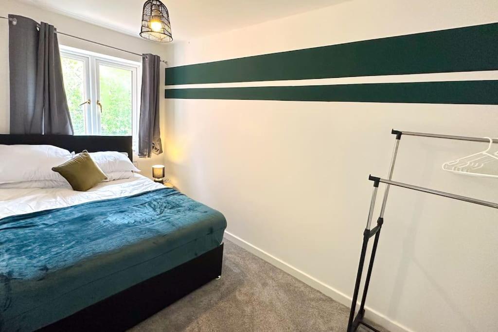 Holiday home Huge House - Free Parking - Quiet Location *