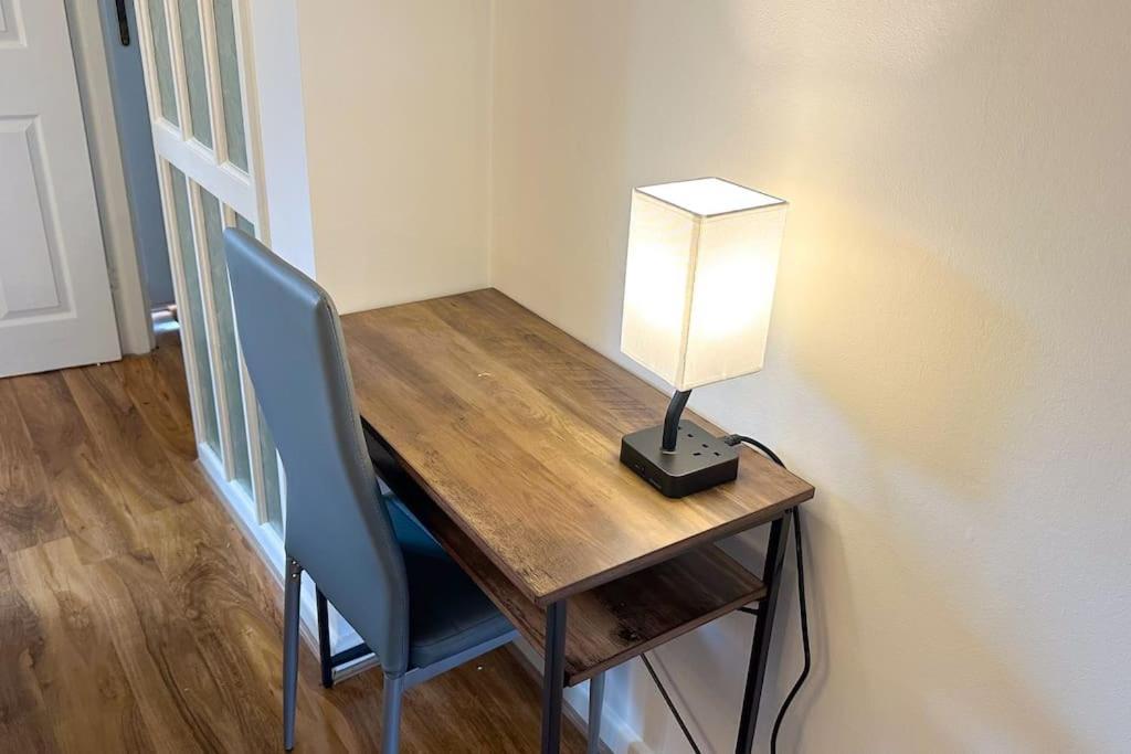 Huge House - Free Parking - Quiet Location * Liverpool